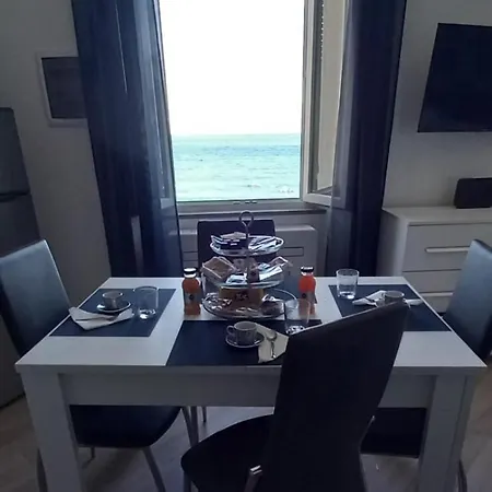 Due Finestre Sul Mare בוליאסקו