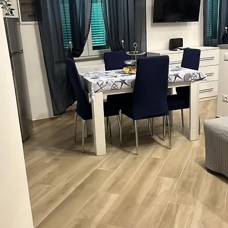 דירה Due Finestre Sul Mare בוליאסקו